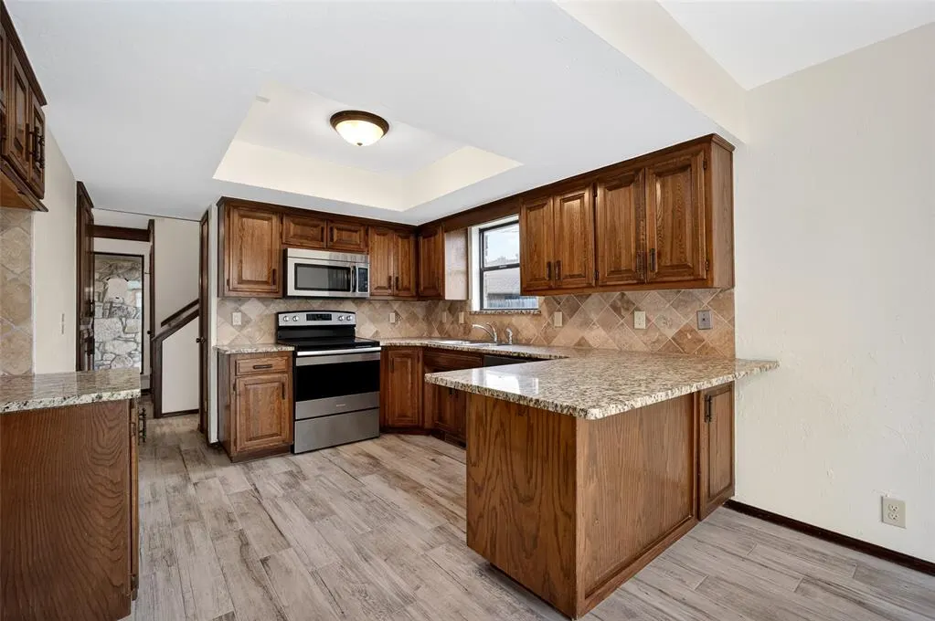 Photo 9 — 9601 Berkley Court, Oklahoma City, OK 73162