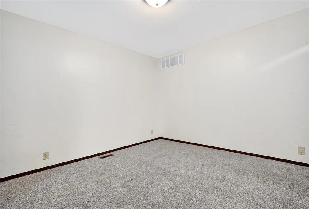 Photo 11 — 9601 Berkley Court, Oklahoma City, OK 73162