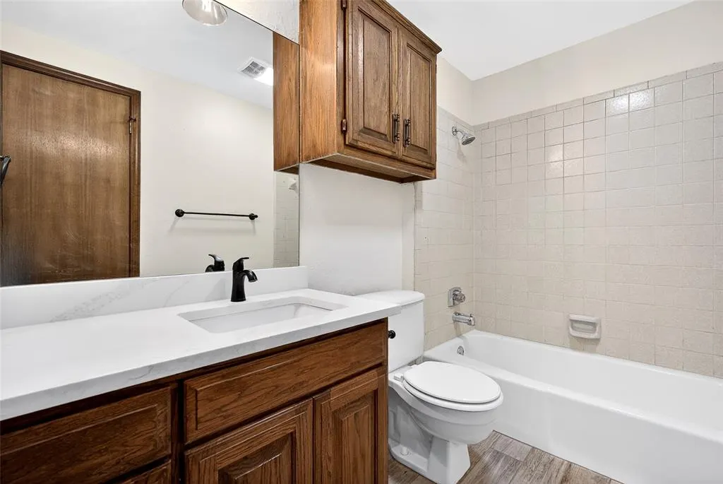 Photo 17 — 9601 Berkley Court, Oklahoma City, OK 73162