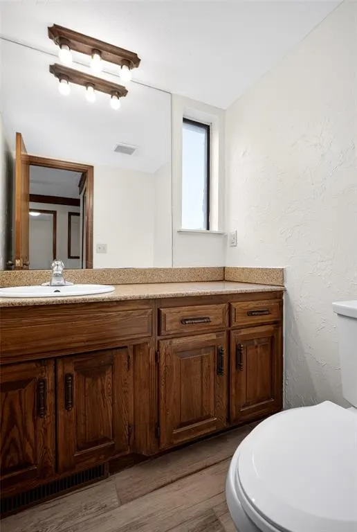 Photo 18 — 9601 Berkley Court, Oklahoma City, OK 73162