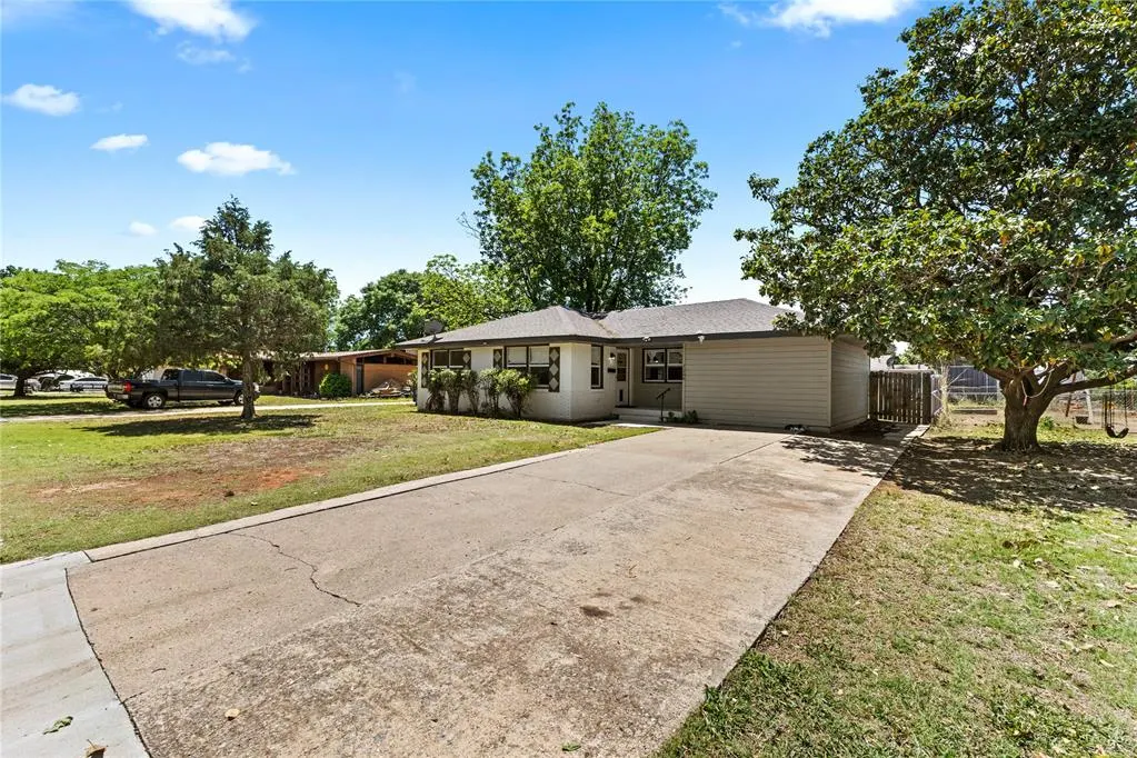 Photo 2 — 1208 N Grant Street, Cordell, OK 73632