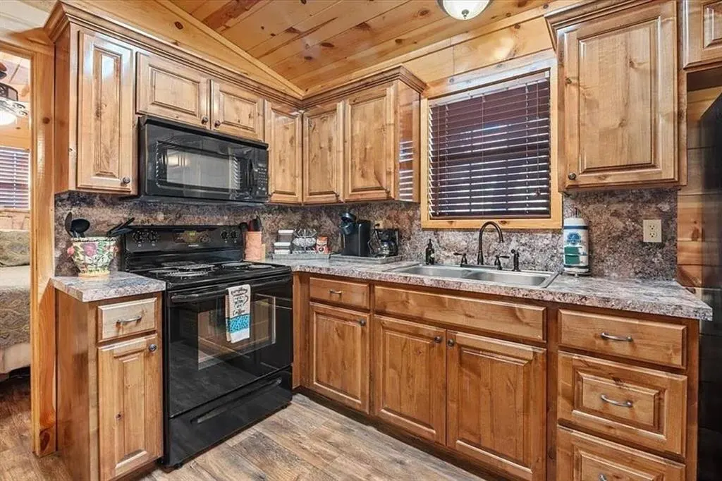 Photo 3 — 211 Marlin Drive, Broken Bow, OK 74728