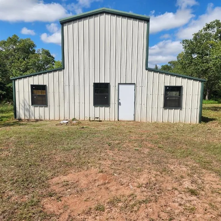 Front exterior — 16085 N County Road 3040, Lindsay, OK 73052