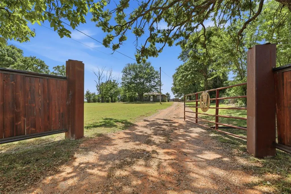 Photo 2 — 21502 Coker Road, Tecumseh, OK 74873