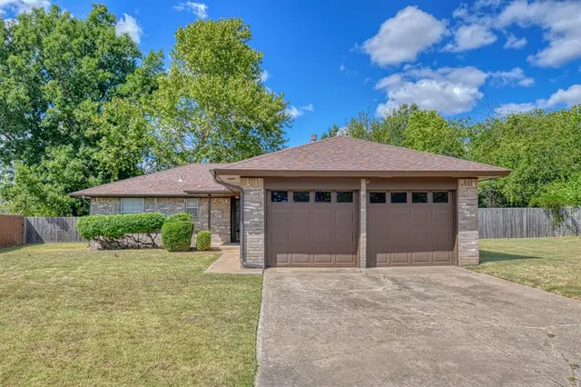 Photo 2 — 1501 Glencliff Drive, Norman, OK 73071
