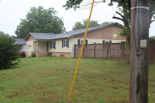 Photo 2 — 724 E 17th Street, Prague, OK 74864