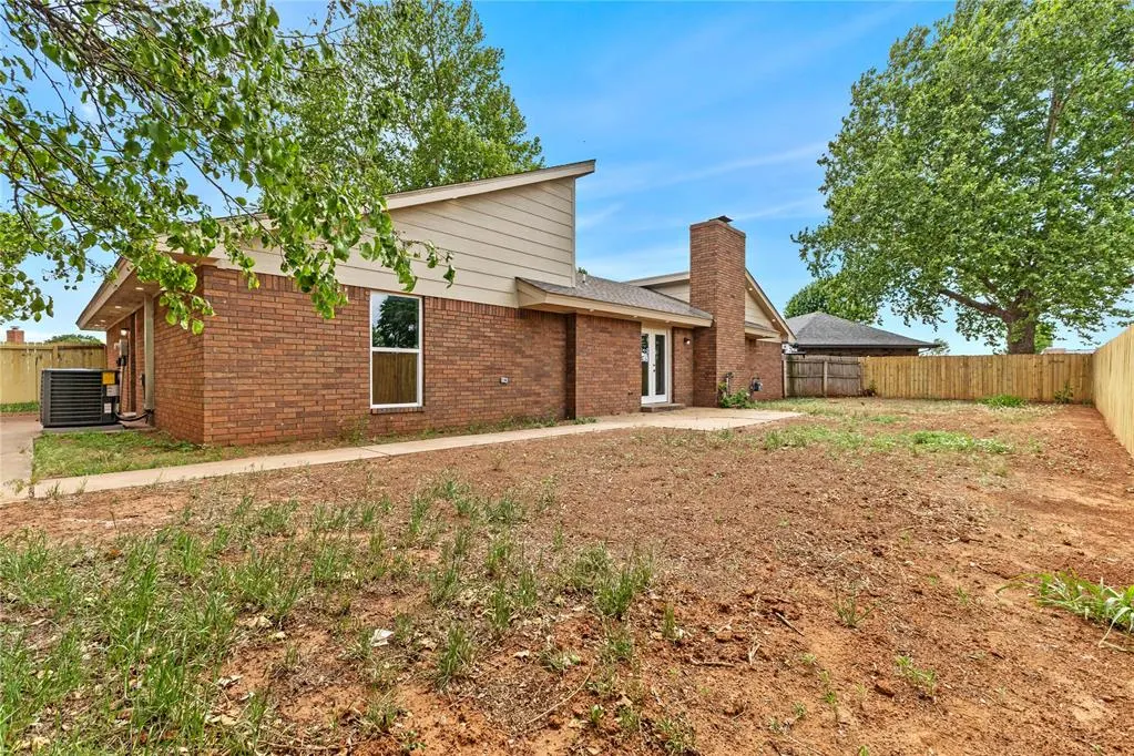 Photo 26 — 131 Regency Drive, Clinton, OK 73601