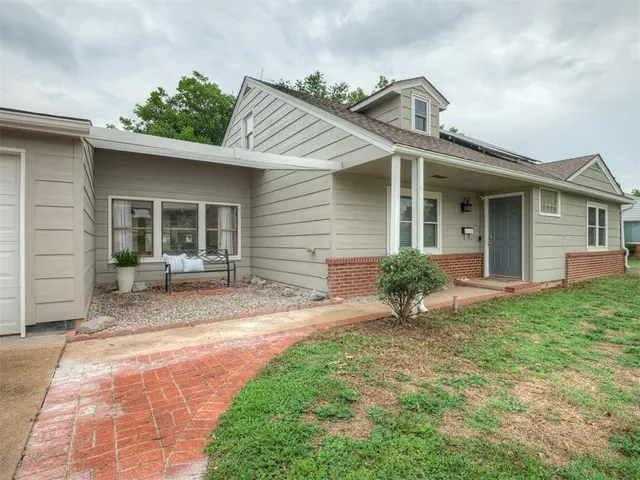 Photo 2 — 1113 S 8th Street, Kingfisher, OK 73750