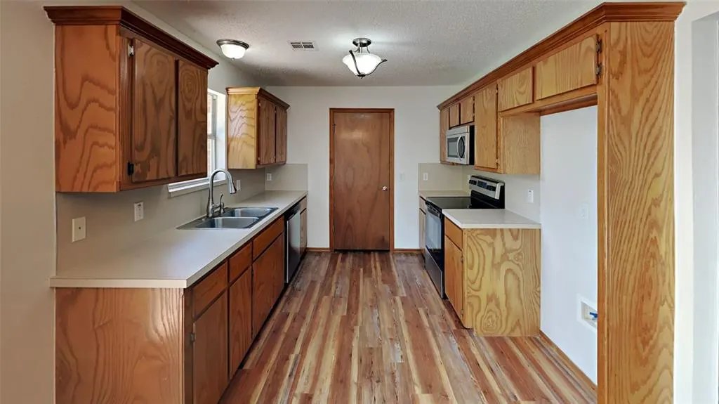 Photo 6 — 12408 SW 12th Street, Yukon, OK 73099