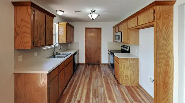 Photo 6 — 12408 SW 12th Street, Yukon, OK 73099