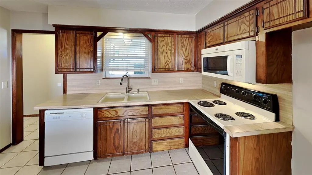 Photo 7 — 3713 Windscape Court, Oklahoma City, OK 73179