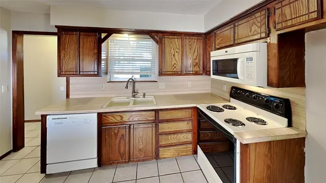 Photo 7 — 3713 Windscape Court, Oklahoma City, OK 73179