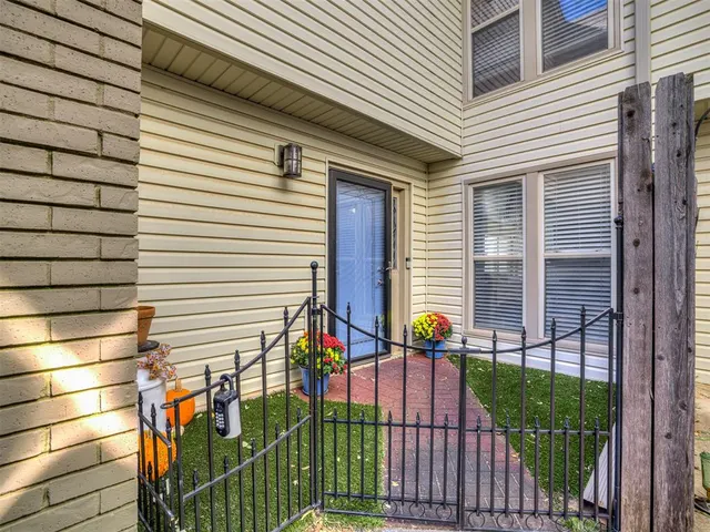 Photo 2 — 11372 Benttree Circle 11372, Oklahoma City, OK 73120