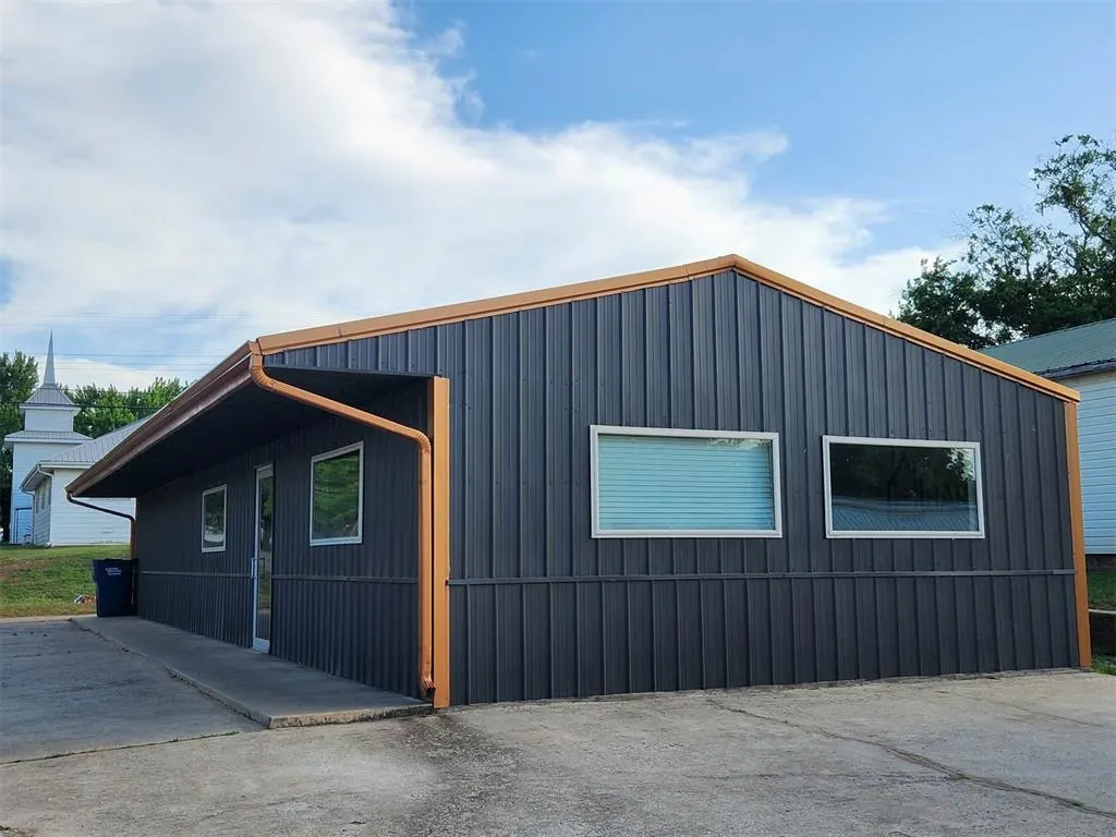 Front exterior — 501 W Carl Hubbell (Main) Street, Meeker, OK 74855