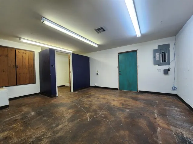 Photo 4 — 501 W Carl Hubbell (Main) Street, Meeker, OK 74855