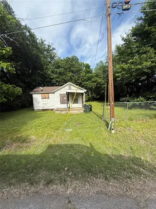 Sold home at 511 N Severs Avenue