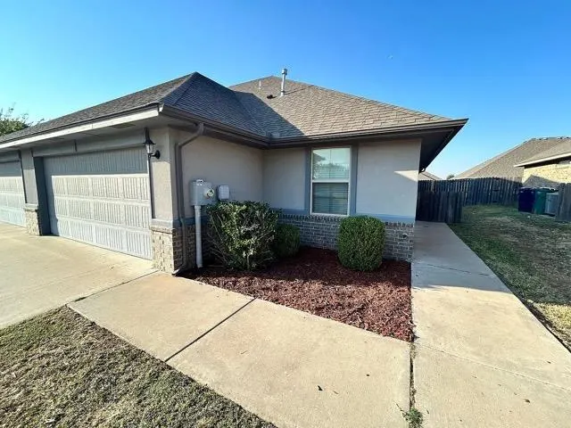Photo 2 — 11205 NW 114th Street, Yukon, OK 73099