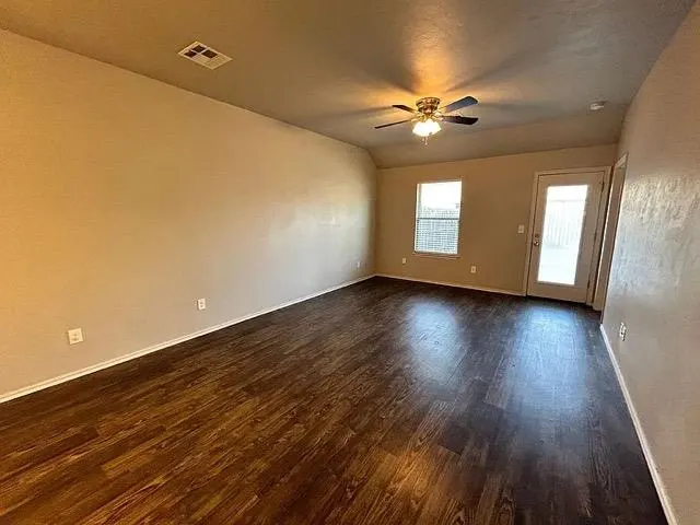 Photo 13 — 11205 NW 114th Street, Yukon, OK 73099