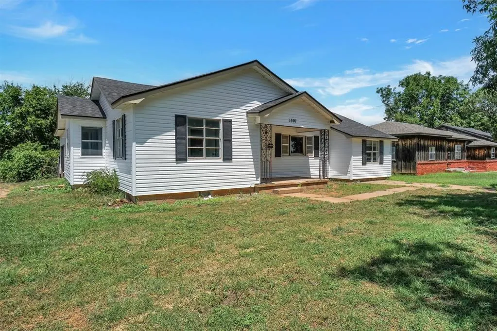 Front exterior — 1301 N Crain Street, Altus, OK 73521