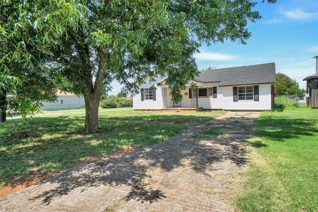 Photo 2 — 1301 N Crain Street, Altus, OK 73521