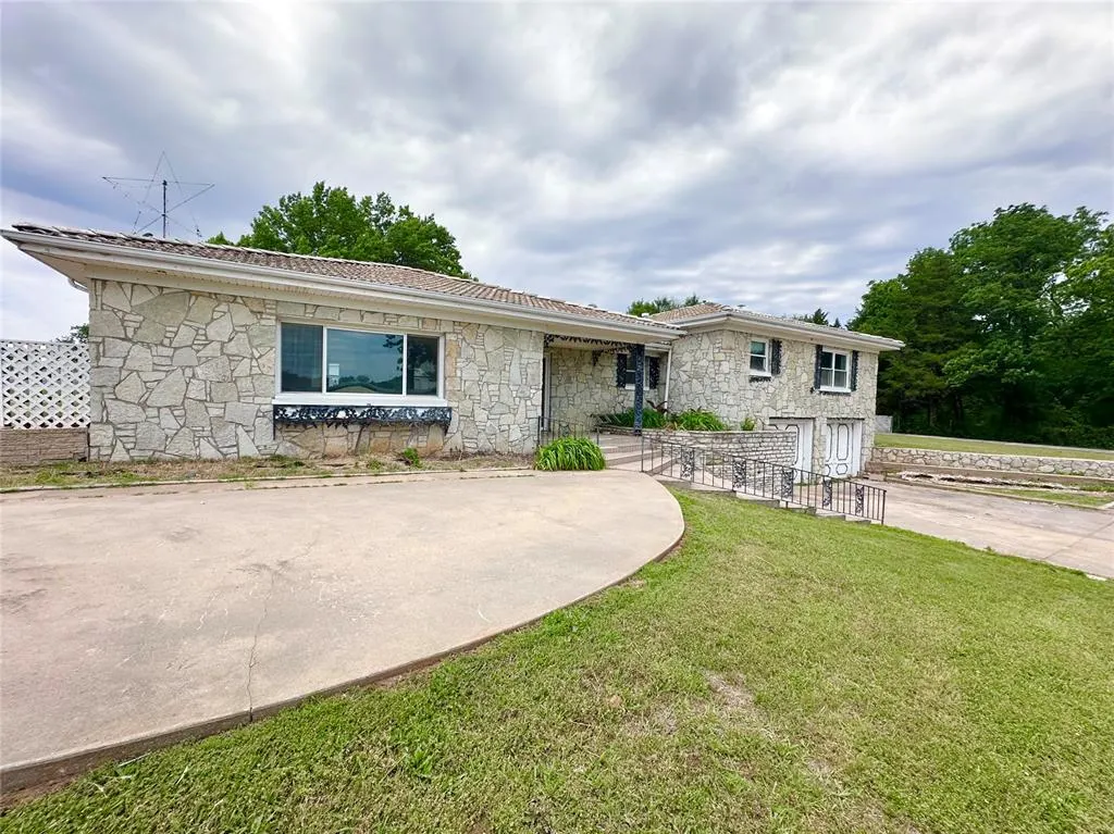Front exterior — 19208 Gordon Cooper Drive, Shawnee, OK 74801