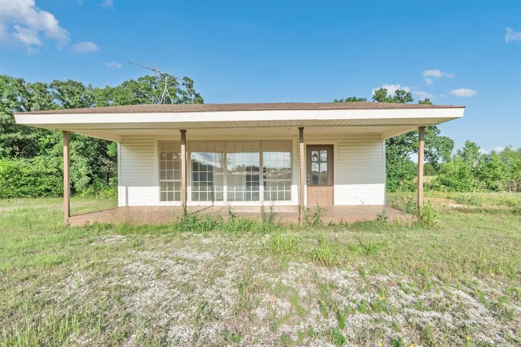 Photo 2 — 1705 W Walnut Street, Tecumseh, OK 74873