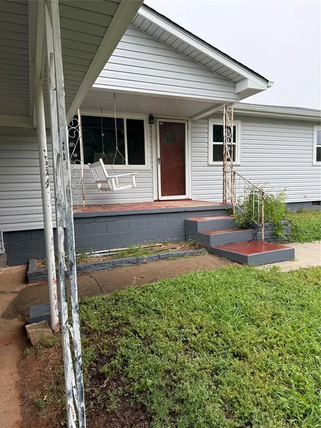 Photo 3 — 800 E 17th St Street, Prague, OK 74864