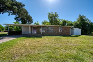 Sold home at 624 NW 92nd Street