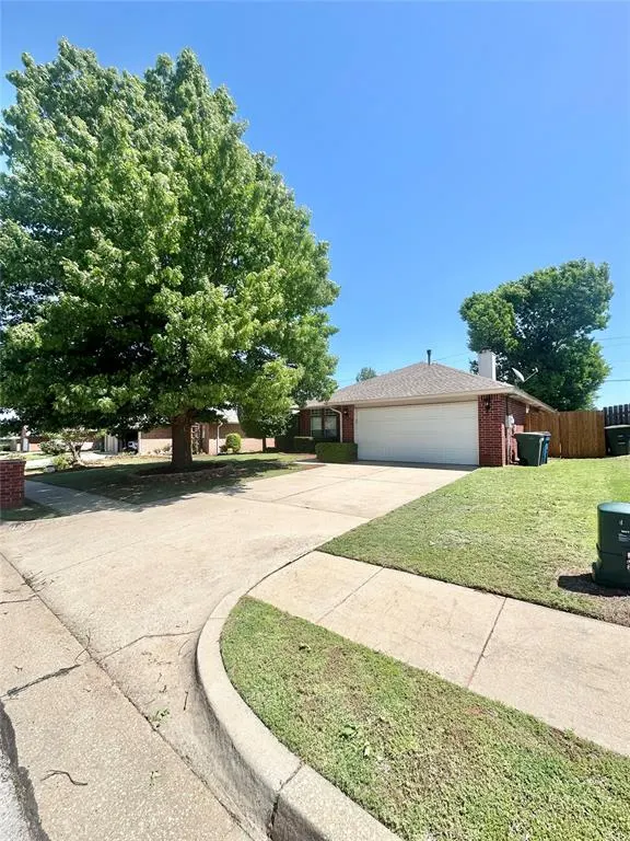 Photo 2 — 1804 Victoria Place, Edmond, OK 73003