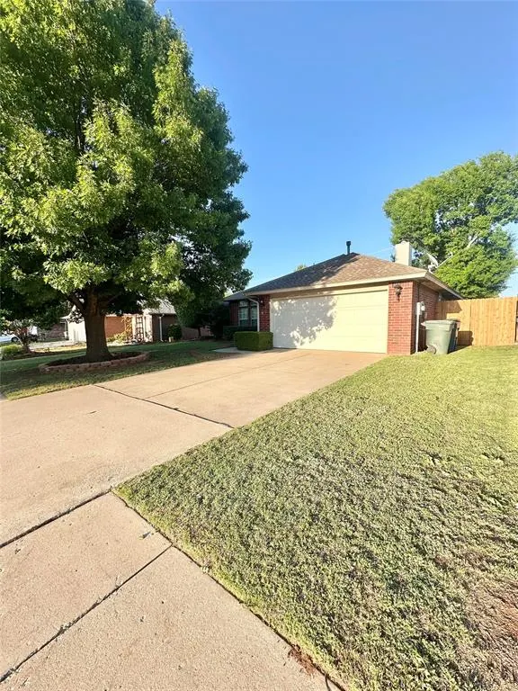 Photo 3 — 1804 Victoria Place, Edmond, OK 73003