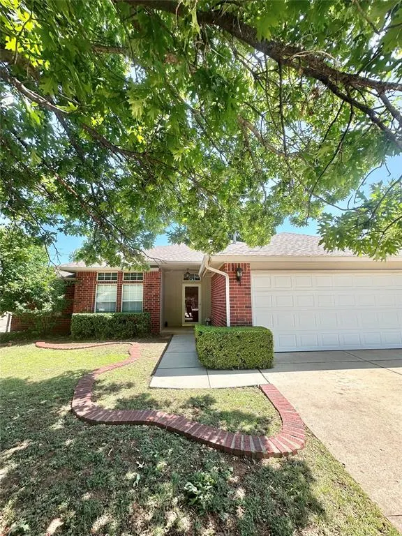 Photo 4 — 1804 Victoria Place, Edmond, OK 73003