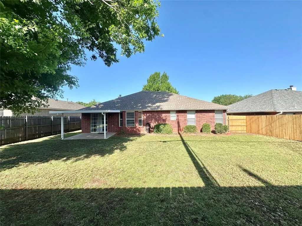 Photo 6 — 1804 Victoria Place, Edmond, OK 73003