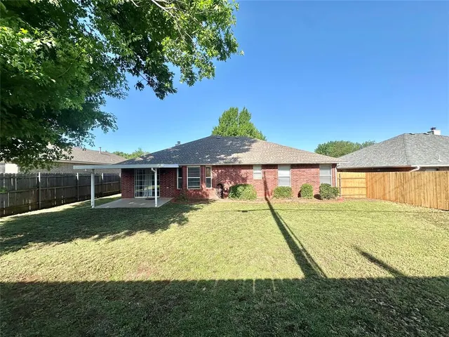 Photo 6 — 1804 Victoria Place, Edmond, OK 73003