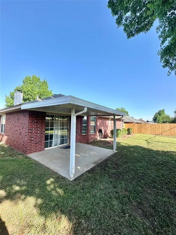 Photo 7 — 1804 Victoria Place, Edmond, OK 73003