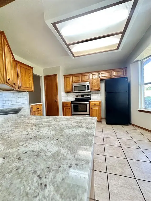 Photo 18 — 1804 Victoria Place, Edmond, OK 73003