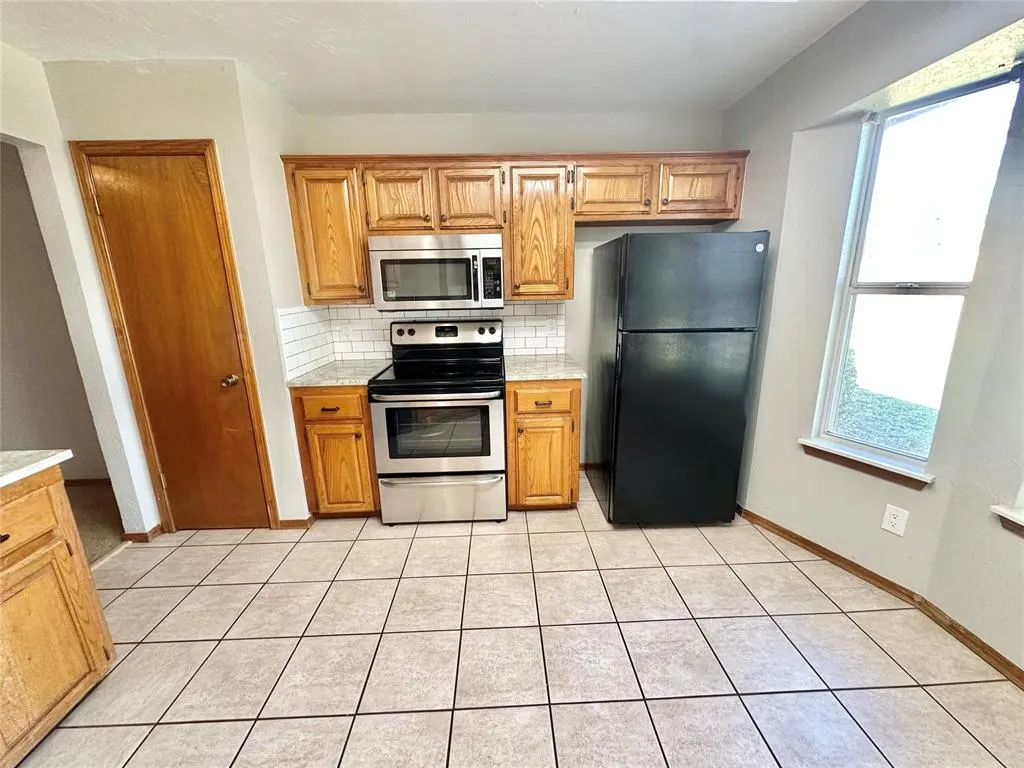 Photo 21 — 1804 Victoria Place, Edmond, OK 73003