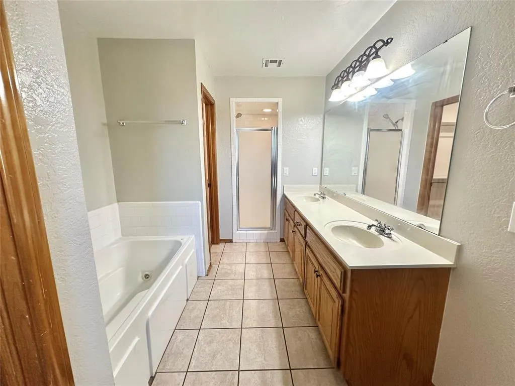 Photo 35 — 1804 Victoria Place, Edmond, OK 73003