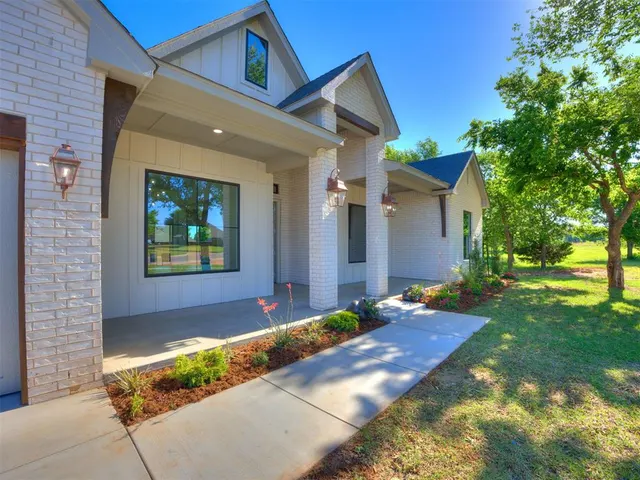 Photo 4 — 3700 Hunter Glen Drive, Oklahoma City, OK 73179