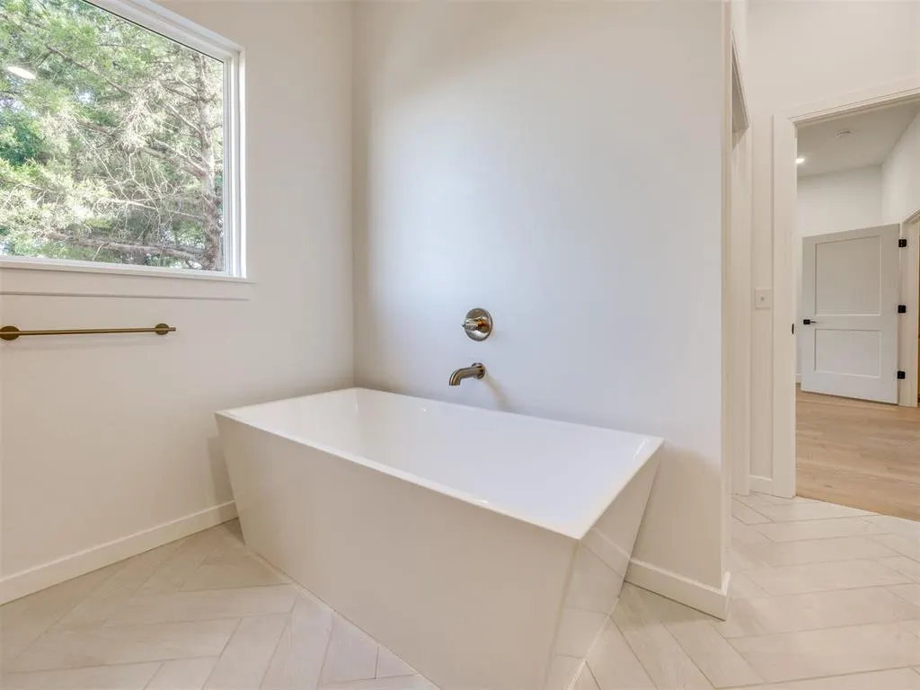 Photo 30 — 3700 Hunter Glen Drive, Oklahoma City, OK 73179
