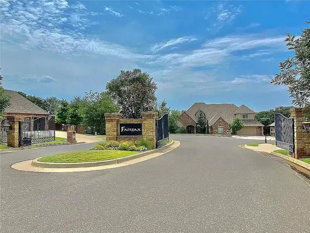 Front exterior — 2932 Lakeshire Ridge Way, Edmond, OK 73034