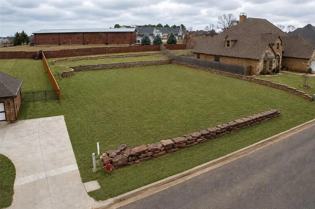 Photo 5 — 2932 Lakeshire Ridge Way, Edmond, OK 73034