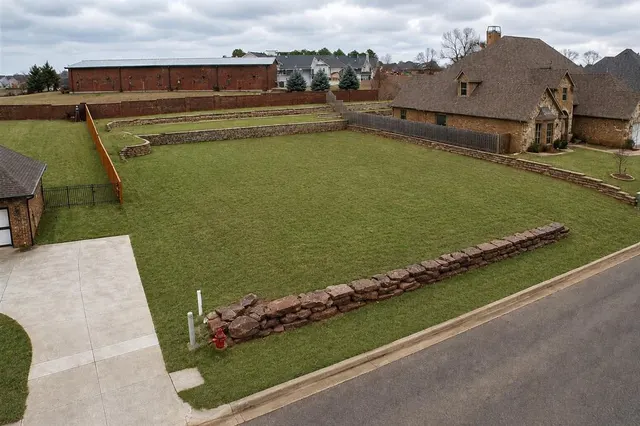 Photo 5 — 2932 Lakeshire Ridge Way, Edmond, OK 73034