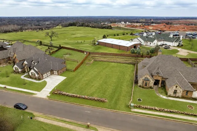 Photo 3 — 2932 Lakeshire Ridge Way, Edmond, OK 73034