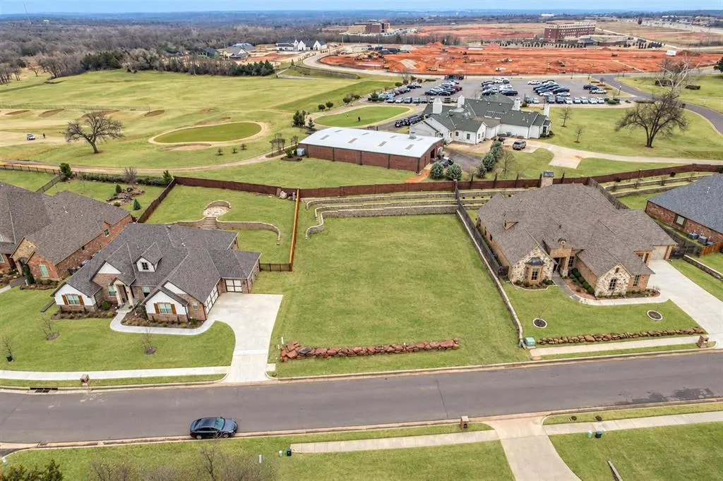 Photo 4 — 2932 Lakeshire Ridge Way, Edmond, OK 73034