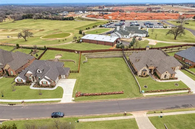 Photo 4 — 2932 Lakeshire Ridge Way, Edmond, OK 73034