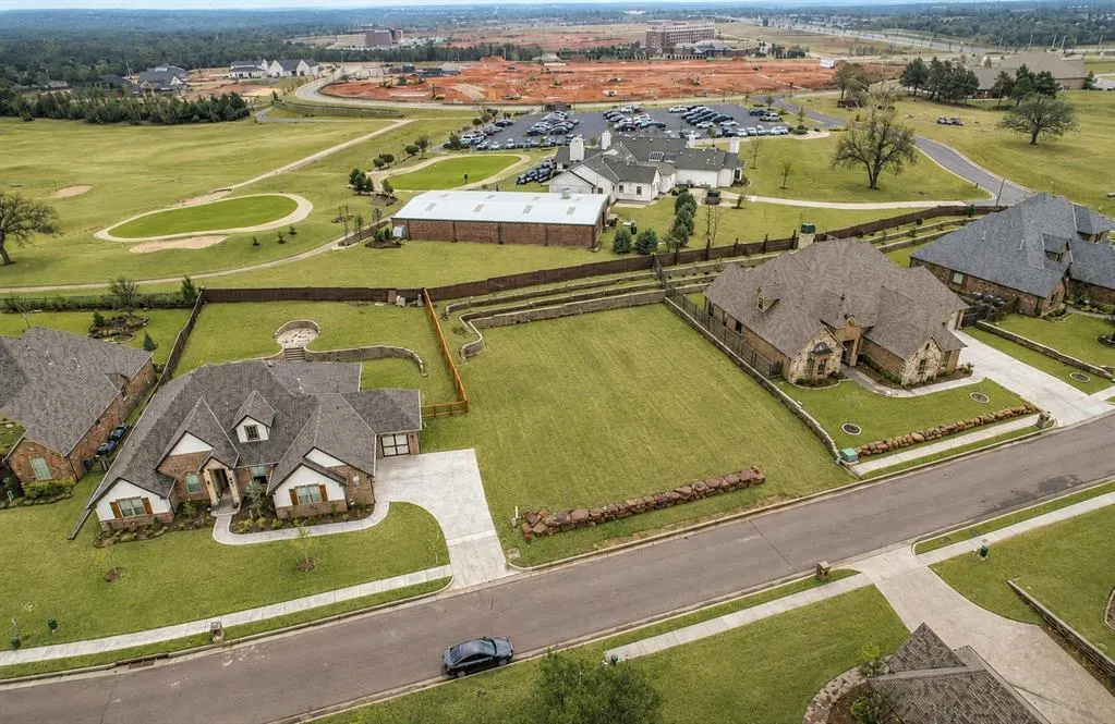 Photo 6 — 2932 Lakeshire Ridge Way, Edmond, OK 73034