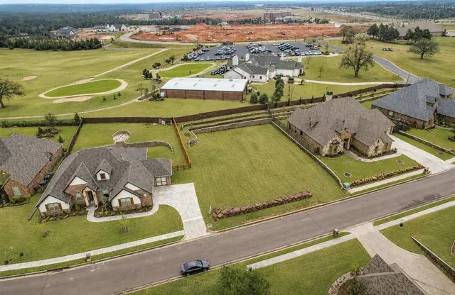Photo 6 — 2932 Lakeshire Ridge Way, Edmond, OK 73034