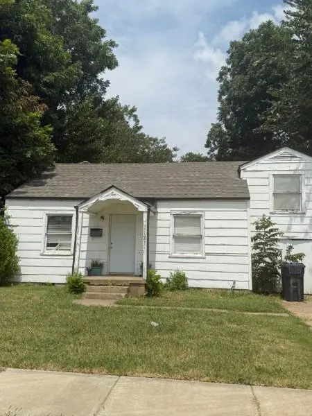 Front exterior — 1121 SW 24th Street, Oklahoma City, OK 73109