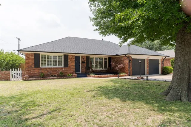 Photo 2 — 2700 Abbey Road, Oklahoma City, OK 73120