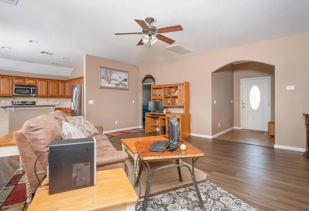 Photo 4 — 402 E Kinder Wells Boulevard, Perkins, OK 74059